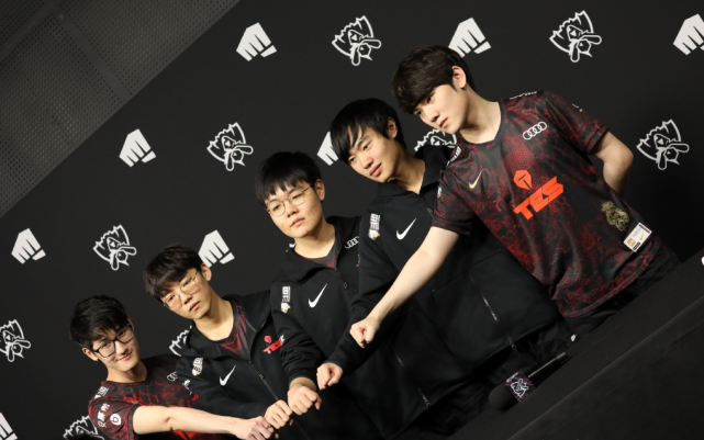 中表现抢眼 中表现抢眼